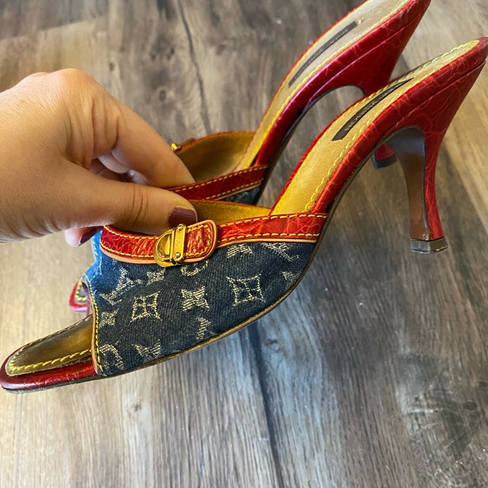 Louis Vuitton heels sandals 
Size 38